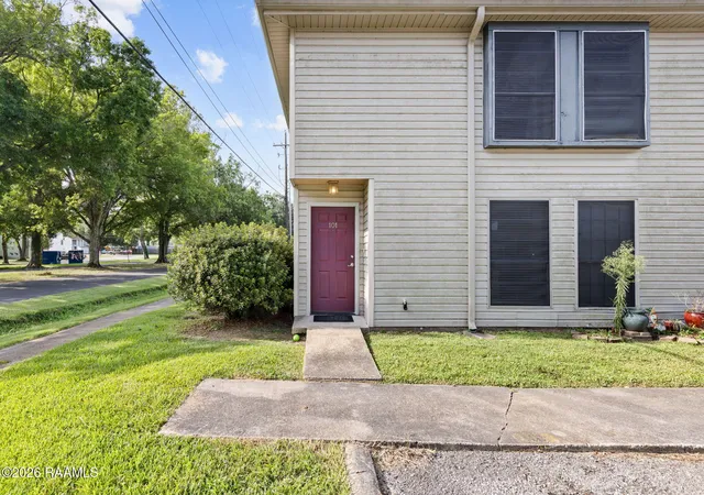 2nd image of 201 High Mdws Blvd, Lafayette, LA 70507