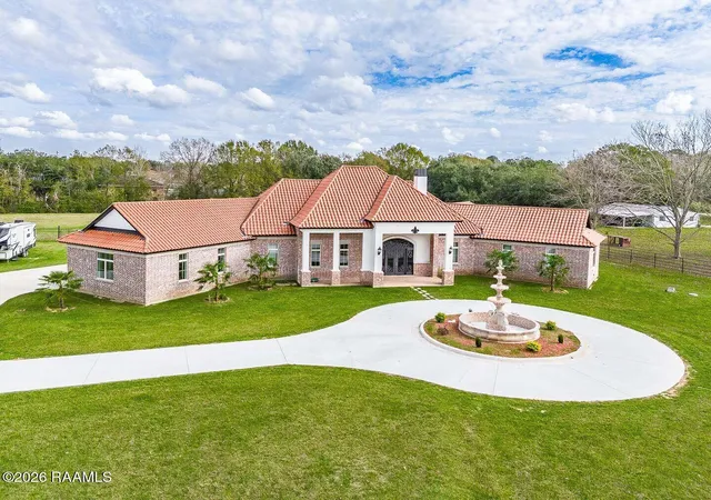 2nd image of 701 Louis Arceneaux Rd, Lafayette, LA 70507 | MLS# 2600007790
