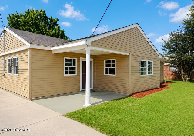 Photo 3 of Single family home for sale at 1175 Lovell St, Crowley, LA 70526 | MLS# 2600007685 | Listing updated on 2026-09-11