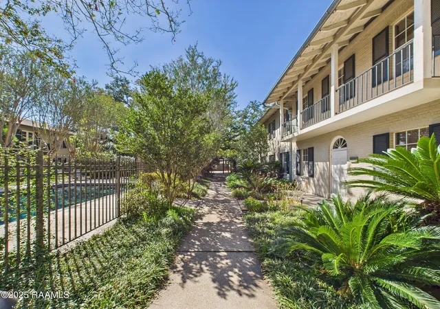 Homes for sale in Lafayette, LA | 213 Bendel Rd, Lafayette, LA 70503