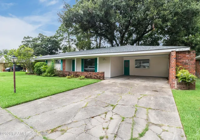 Photo 2 of Single family home for sale at 105 Ashwood Dr, Lafayette, LA 70503 | MLS# 2600007341 | Listing updated on 2026-08-17