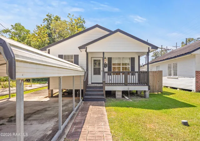 Photo 1 of Single family home for sale at 925 W Hutchinson Ave, Crowley, LA 70526 | MLS# 2600007878 | Listing updated on 2026-08-24