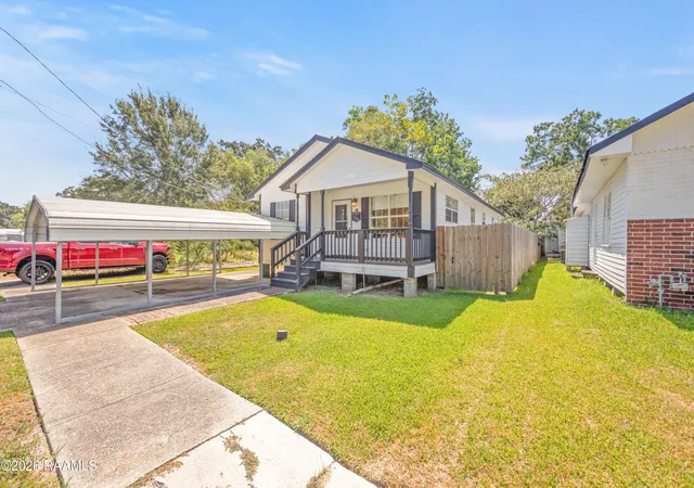 Photo 27 of Single family home for sale at 925 W Hutchinson Ave, Crowley, LA 70526 | MLS# 2600007878 | Listing updated on 2026-08-24