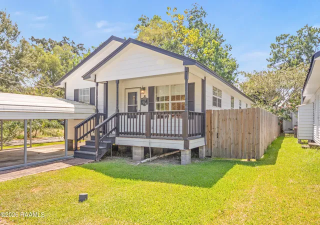 Photo 2 of Single family home for sale at 925 W Hutchinson Ave, Crowley, LA 70526 | MLS# 2600007878 | Listing updated on 2026-08-24