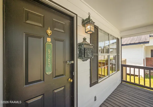 Photo 2 of Single family home for sale at 925 W Hutchinson Ave, Crowley, LA 70526 | MLS# 2600007878 | Listing updated on 2026-08-24