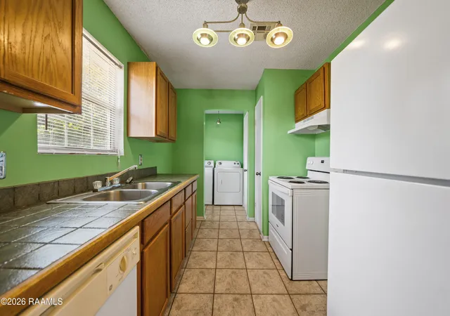 Photo 3 of Single family home for sale at 925 W Hutchinson Ave, Crowley, LA 70526 | MLS# 2600007878 | Listing updated on 2026-08-24