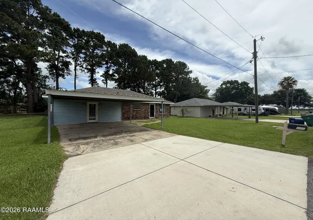 Photo 2 of Single family home for sale at 219 Blue Bonnet Dr, Crowley, LA 70526 | MLS# 2600005342 | Listing updated on 2026-09-11