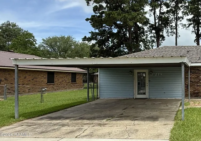 Photo 2 of Single family home for sale at 219 Blue Bonnet Dr, Crowley, LA 70526 | MLS# 2600005342 | Listing updated on 2026-09-11