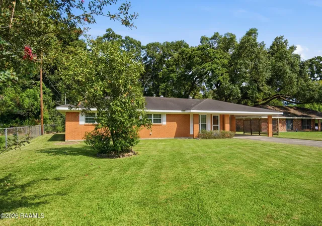 Photo 2 of Single family home for sale at 203 Thomas Nolan Dr, Lafayette, LA 70508 | MLS# 2600007169 | Listing updated on 2026-09-11