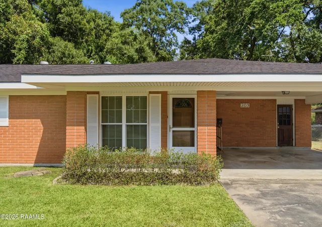 Photo 3 of Single family home for sale at 203 Thomas Nolan Dr, Lafayette, LA 70508 | MLS# 2600007169 | Listing updated on 2026-09-11