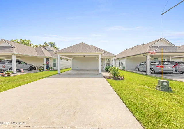 3rd image of 405 S Saint Pierre St, Broussard, LA 70518 | MLS# 2600007009