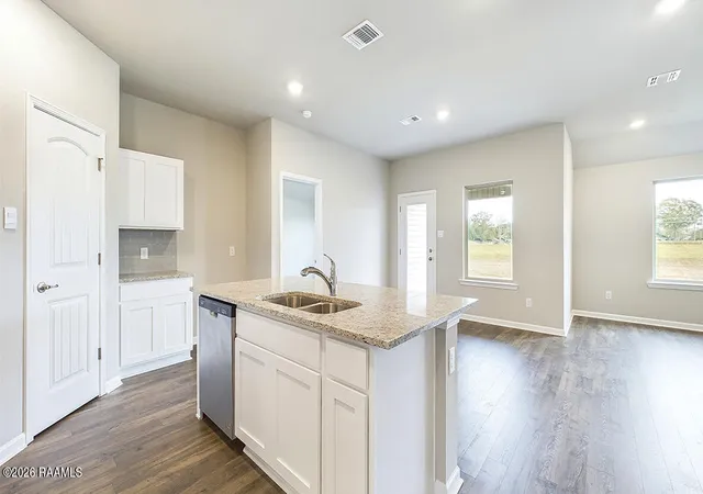 3rd image of 220 Crest Cove Dr, Maurice, LA 70555 | MLS# 2600006648