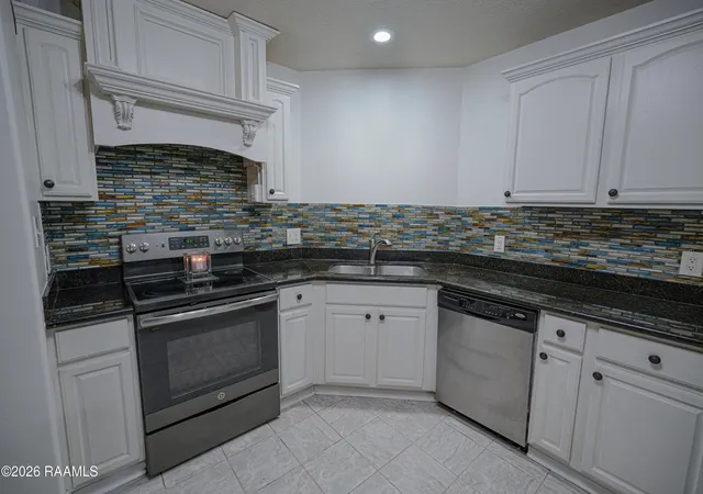 Photo 4 of Single family home for sale at 572 Ethel Dr, Lake Charles, LA 70611 | MLS# 2600006500 | Listing updated on 2026-09-16