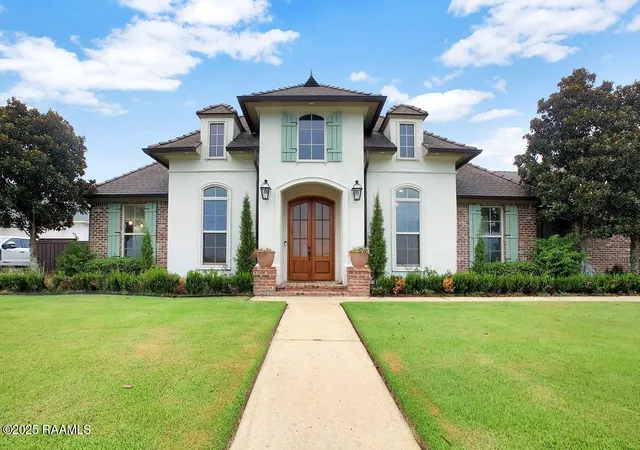 Photo 2 of Single family home for sale at 1001 The Lake Dr, Broussard, LA 70518 | MLS# 2500003117 | Listing updated on 2026-09-22