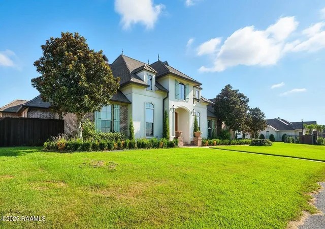 Photo 3 of Single family home for sale at 1001 The Lake Dr, Broussard, LA 70518 | MLS# 2500003117 | Listing updated on 2026-09-22