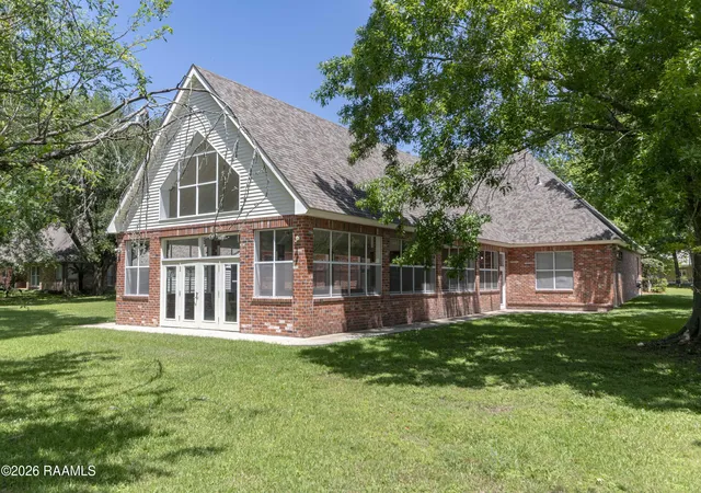 3rd image of 2014 Old Jeanerette Rd, New Iberia, LA 70563 | MLS# 2600003410