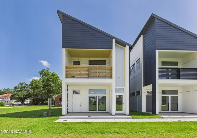 2nd image of 1120 S Washington St #102&202, Lafayette, LA 70501 | MLS# 2600005373