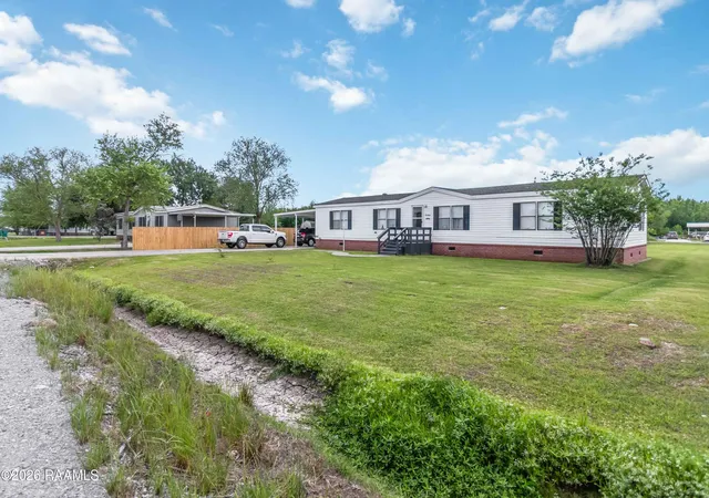 Photo 3 of Manufactured home for sale at 906 Troy Rd, New Iberia, LA 70563 | MLS# 2600002784 | Listing updated on 2026-08-01