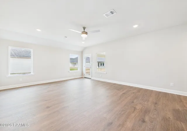 Photo 2 of Single family home for sale at 124 Yonkers Dr, Lafayette, LA 70507 | MLS# 2600007990 | Listing updated on 2026-08-26