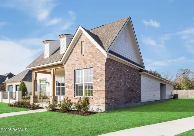 Photo 2 of Single family home for sale at 100 Keelingwood Ln, Lafayette, LA 70507 | MLS# 2500003392 | Listing updated on 2026-08-27