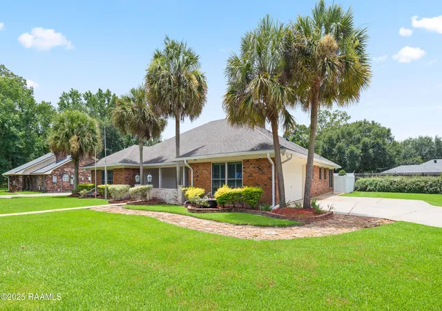 2nd image of 1127 N Monte Blanc Dr, Abbeville, LA 70510 | MLS# 2600003291