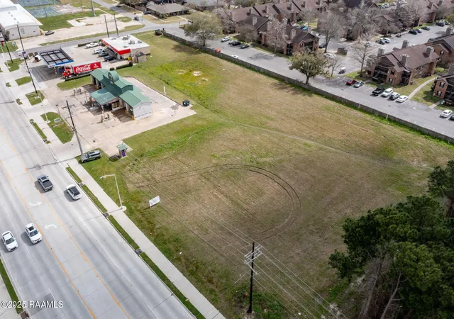 Photo 2 of Land for sale at 3015 Kaliste Saloom Rd, Lafayette, LA 70508 | MLS# 2020021449 | Listing updated on 2026-09-10