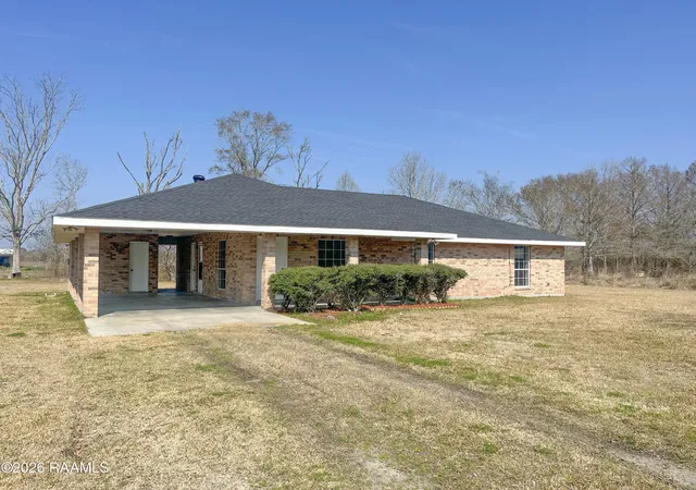 Homes for sale in St. Martinville, LA | 1239 Barras Rd, St. Martinville, LA 70582 | MLS# 2600002199