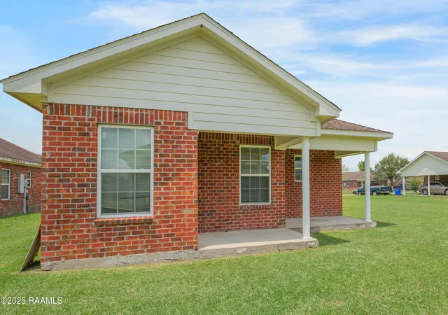 Homes for sale in Thibodaux, LA | 2121 S S Barbier Ave, Thibodaux, LA 70301 | MLS# 2600005532
