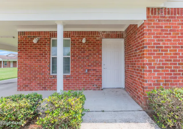 Homes for sale in Thibodaux, LA | 2121 S S Barbier Ave, Thibodaux, LA 70301 | MLS# 2600005532