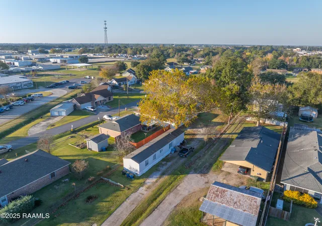 3rd image of 808 Delhomme Ave, Scott, LA 70583 | MLS# 2500006294