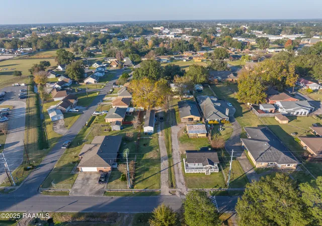 5th image of 808 Delhomme Ave, Scott, LA 70583 | MLS# 2500006294