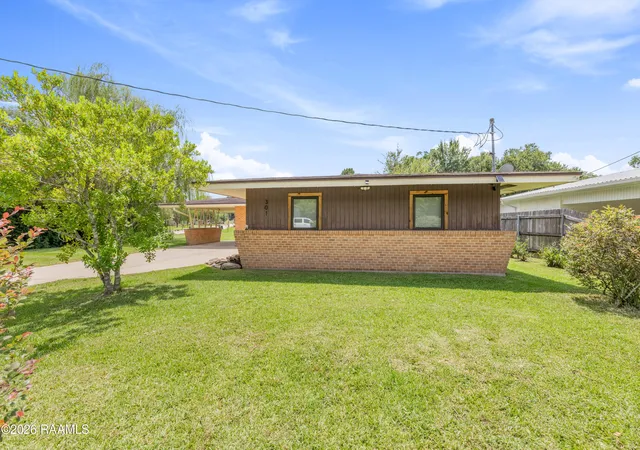 Photo 2 of Single family home for sale at 301 Kathryn St, New Iberia, LA 70560 | MLS# 2600007156 | Listing updated on 2026-08-07