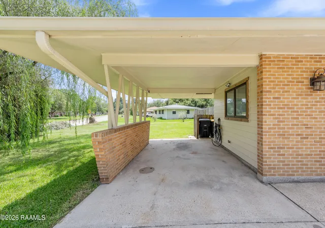 Photo 3 of Single family home for sale at 301 Kathryn St, New Iberia, LA 70560 | MLS# 2600007156 | Listing updated on 2026-08-07