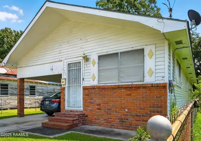 Homes for sale in New Iberia, LA | 523 Providence St, New Iberia, LA 70560 | MLS# 2600006321