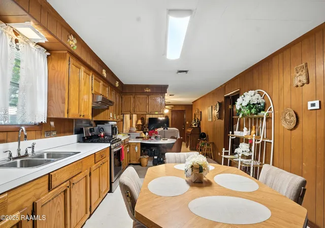 image of 523 Providence St, New Iberia, LA 70560 | MLS# 2600006321