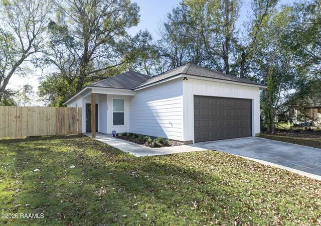 Photo 1 of Single family home for sale at 100 Jantz Dr, Lafayette, LA 70506 | MLS# 2500007057 | Listing updated on 2026-08-26