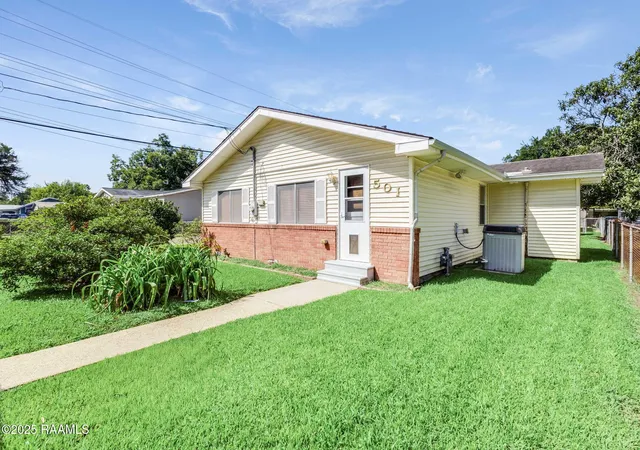 Photo 1 of Single family home for sale at 501 W Dale St, New Iberia, LA 70560 | MLS# 2600005340 | Listing updated on 2026-09-13