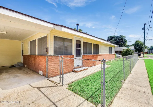 Photo 2 of Single family home for sale at 501 W Dale St, New Iberia, LA 70560 | MLS# 2600005340 | Listing updated on 2026-09-13
