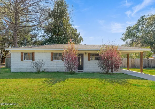 Homes for sale in Lafayette, LA | 100 Birch Dr, Lafayette, LA 70506 | MLS# 2600000099