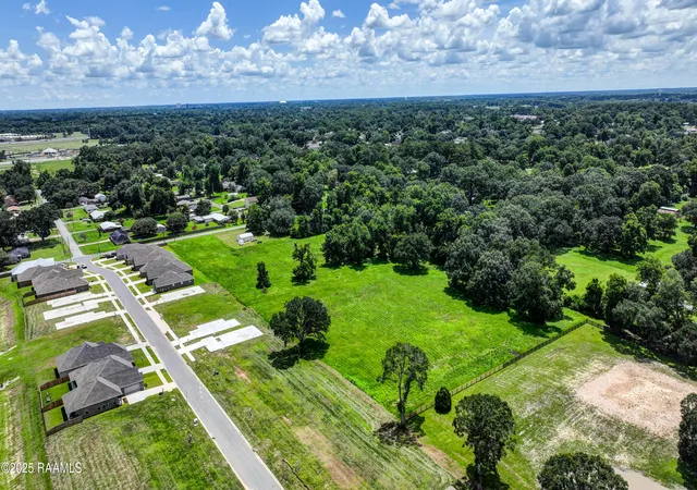 2nd image of 501 Maryview Farm Rd, Lafayette, LA 70507 | MLS# 2500000706
