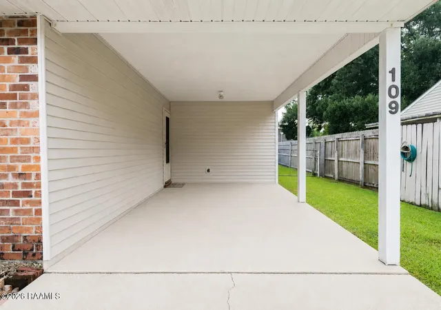 Photo 2 of Sale Pending at 109 Drake Dr, Lafayette, LA 70503 | MLS# 2600007294 | Listing updated on 2026-09-01