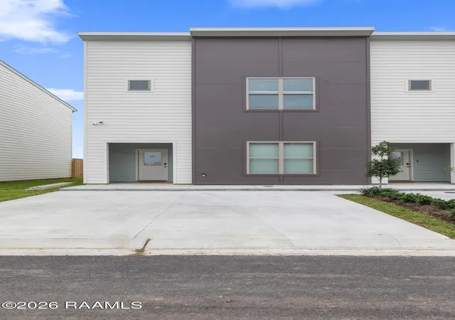 4th image of 211 Firethorn Dr, Youngsville, LA 70592 | MLS# 2600000874