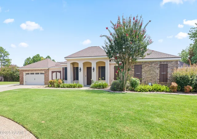 Homes for sale in Broussard, LA | 102 La Quinta Ct, Broussard, LA 70518 | MLS# 2500003434