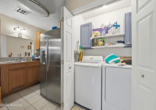 Photo 3 of Single family home for sale at 111 Winsor Dr, Lafayette, LA 70507 | MLS# 2600007001 | Listing updated on 2026-09-11