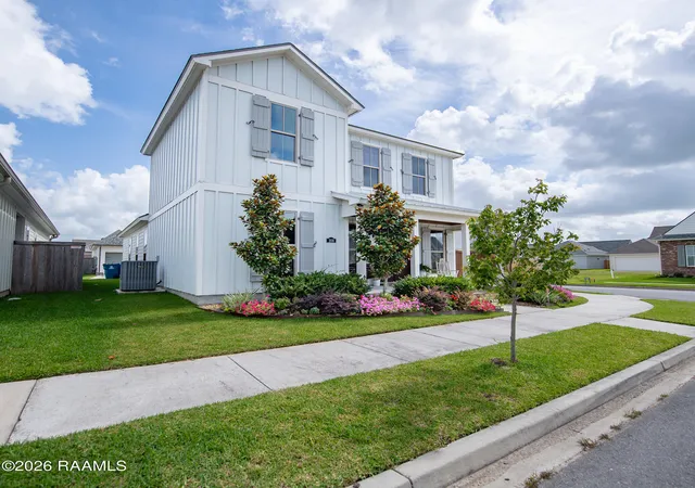 Photo 3 of Single family home for sale at 209 Oak Village Dr, Scott, LA 70583 | MLS# 2600004924 | Listing updated on 2026-09-08
