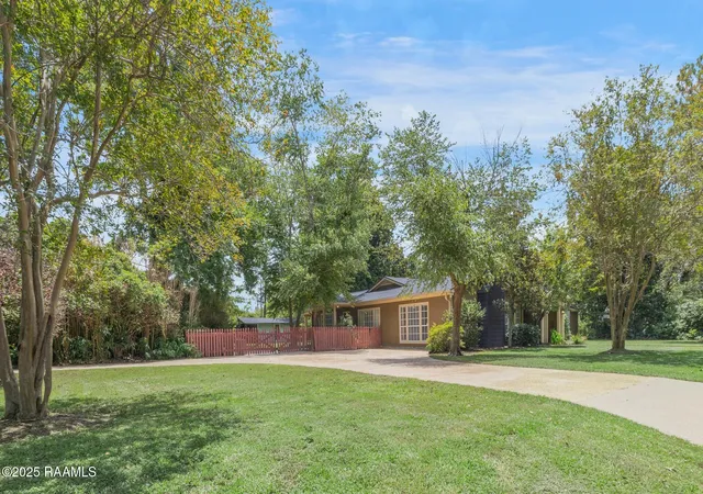 3rd image of 2312 W Saint Mary Blvd, Lafayette, LA 70506 | MLS# 2500001652