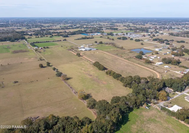 3rd image of 701 Heide Cir, Scott, LA 70583 | MLS# 2600004433