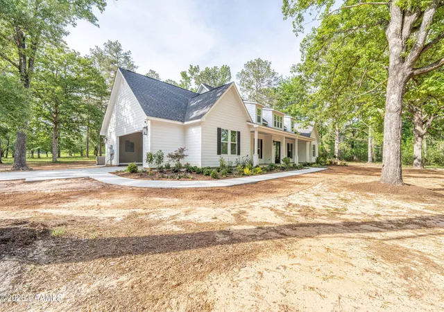 Homes for sale in Pineville, LA | 7325 E 28 Louisiana Hwy, Pineville, LA 71360 | MLS# 2600003342