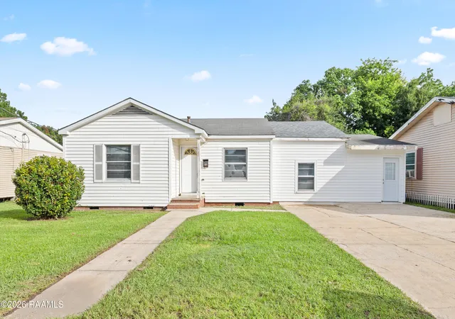 Homes for sale in New Iberia, LA | 1720 Iberia St, New Iberia, LA 70560 | MLS# 2600005547