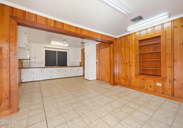 Homes for sale in New Iberia, LA | 1720 Iberia St, New Iberia, LA 70560 | MLS# 2600005547